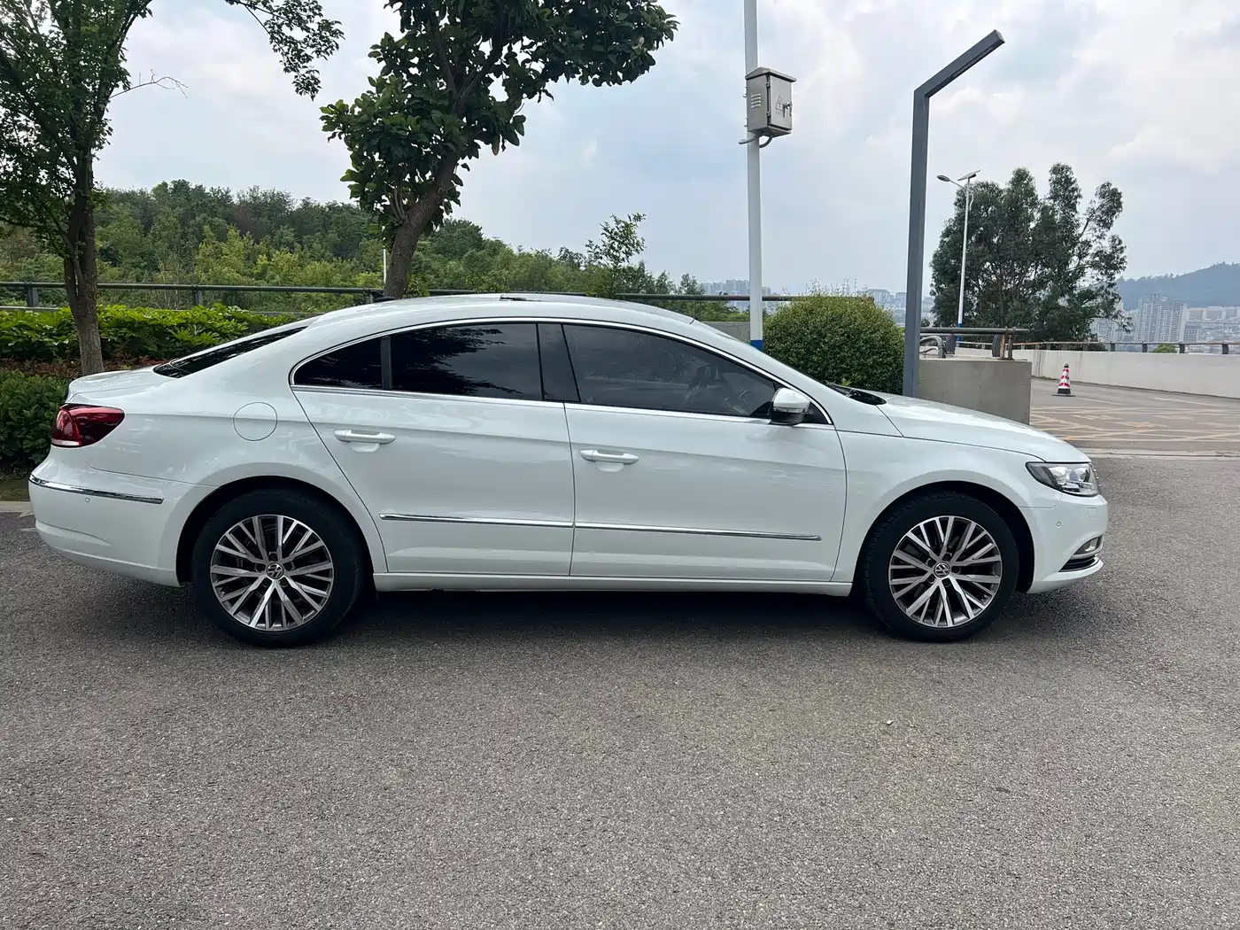 Volkswagen FAW-Volkswagen CC 2016 Model 1.8TSI Premium фото 9