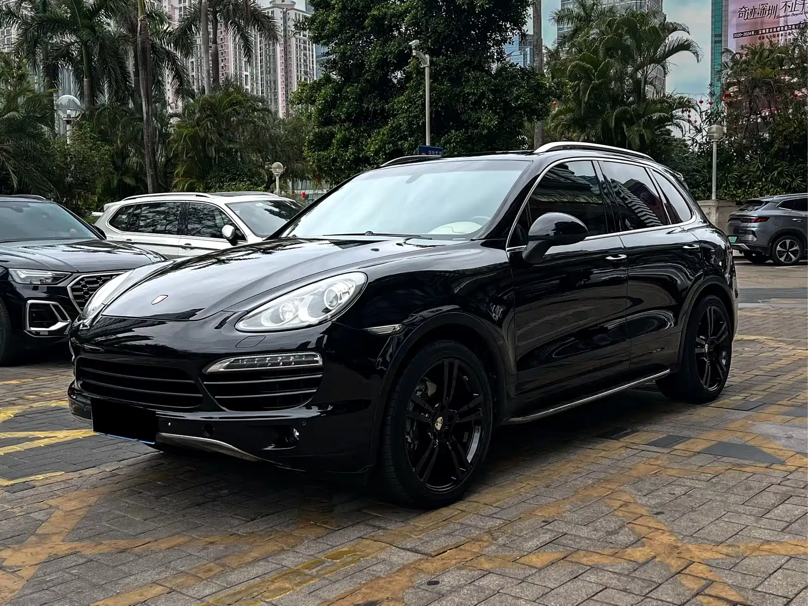 Photo 3 - Porsche Cayenne