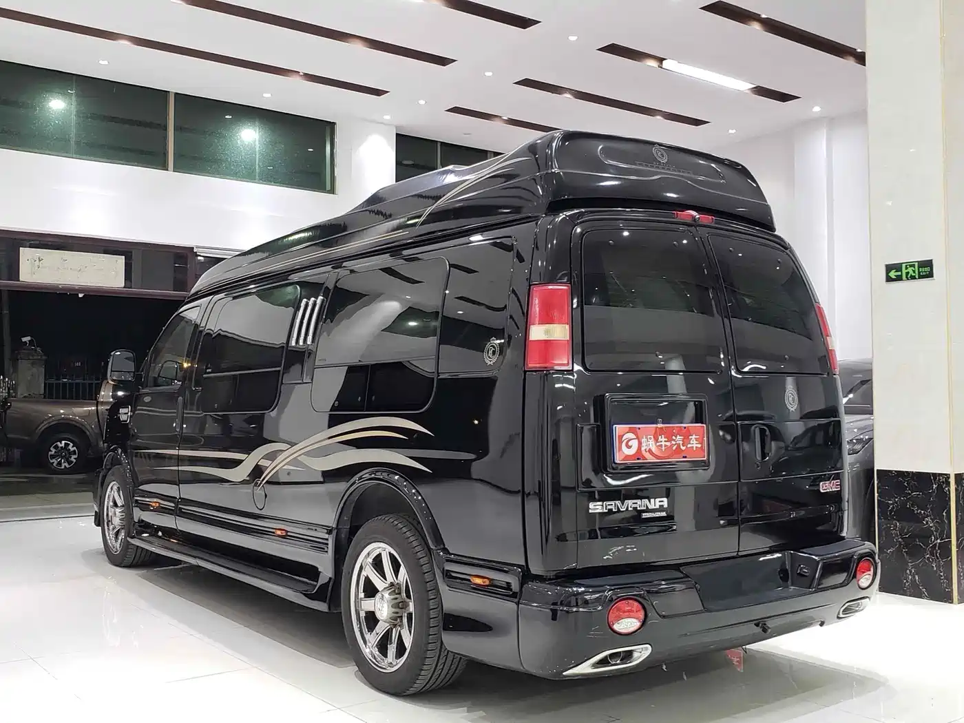 GMC Savana 2017 2014 6.0L Long Wheelbase Leader Edition