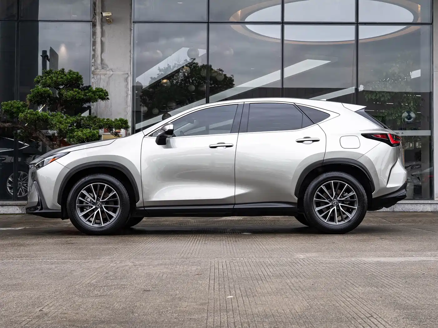 Фото 4 - Lexus NX