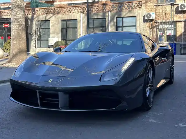 FERRARI 488