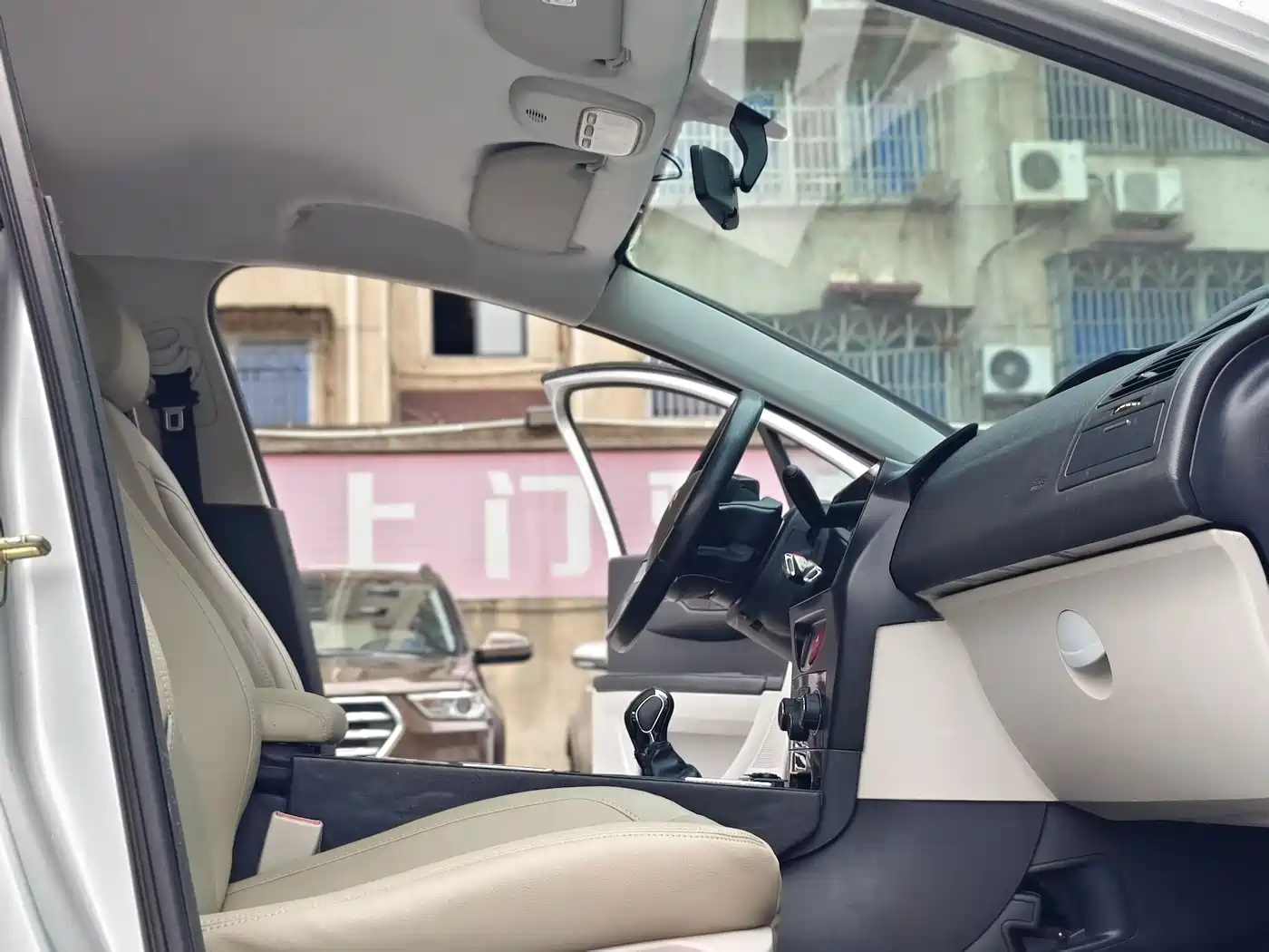 Citroën C-Quatre 2014 2013 Model Sedan 1.6L Manual Premium Style