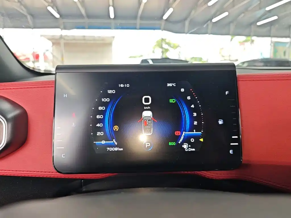 Фото 8 - Geely ICON