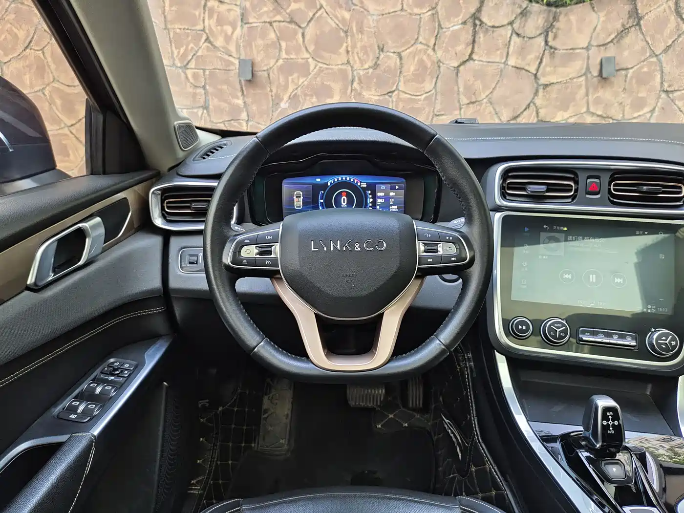 Lynk & Co 01 2017 2.0T 2WD Pro Version фото 12