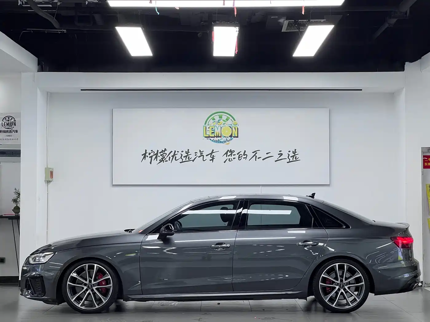 Фото 5 - Audi A4L