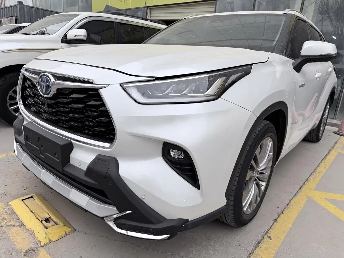 Toyota Highlander 2022 Dual Engine 2.5L 4WD Supreme Edition 7-Seater