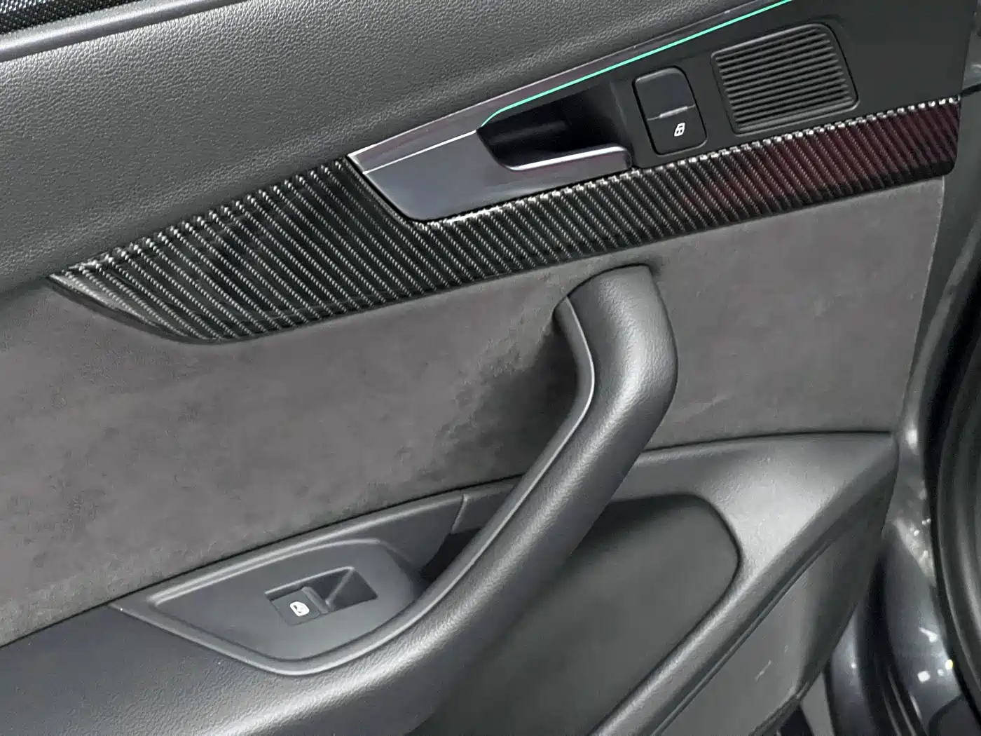Фото 28 - Audi A4L