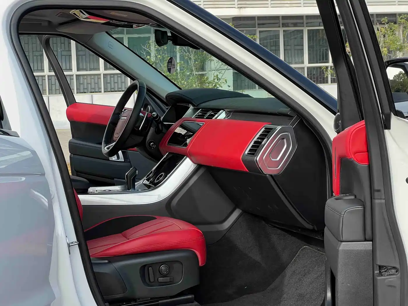 Land Rover Range Rover Sport 2021 3.0 L6 Gloss Black Edition фото 8
