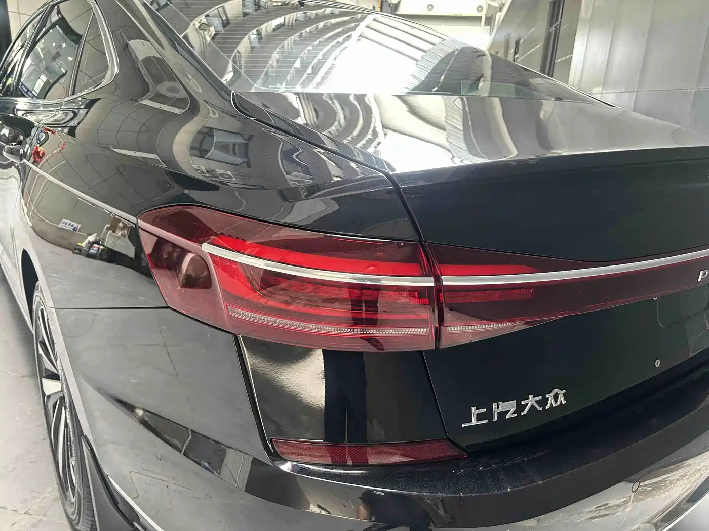 Volkswagen Passat 2025 Outstanding 380TSI Dragon Soaring Edition фото 4