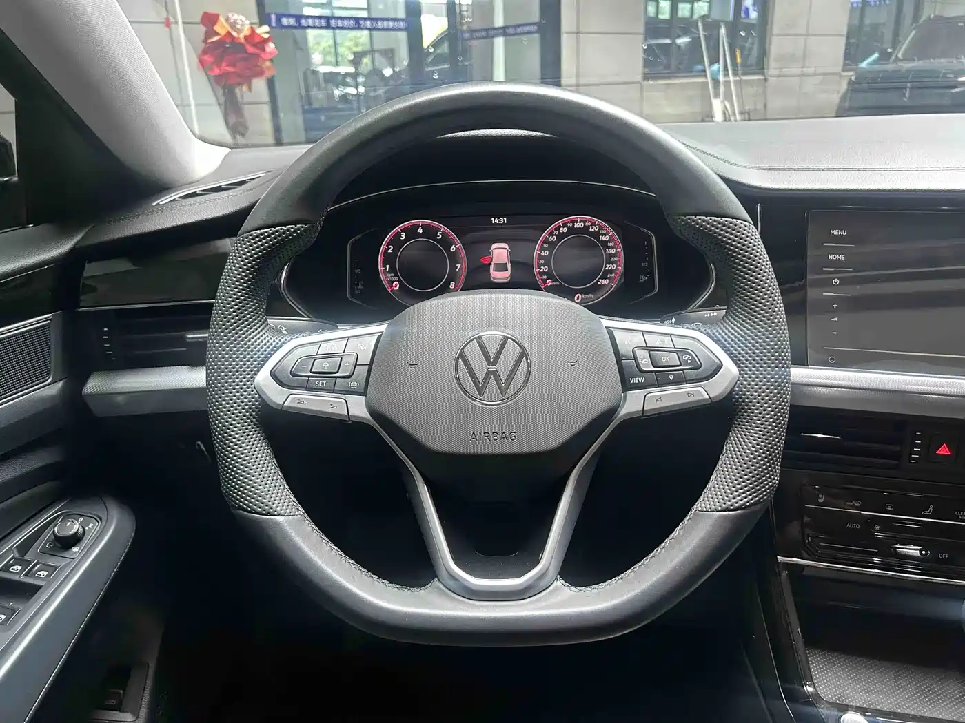 Volkswagen Passat 2025 Outstanding 380TSI Dragon Soaring Edition фото 20