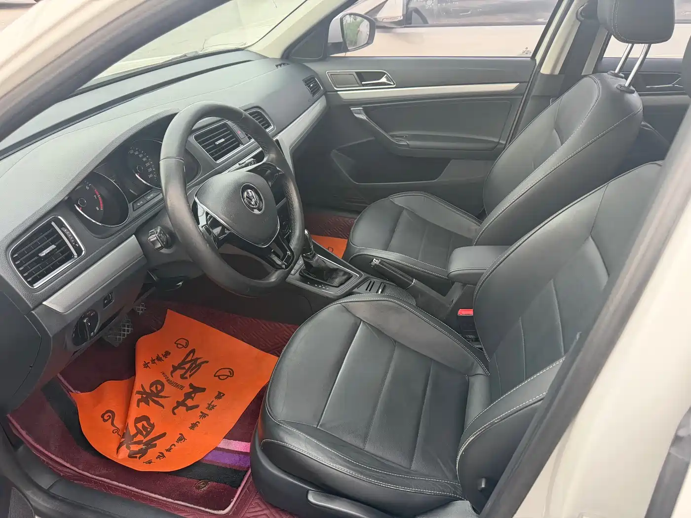 Volkswagen Lavida Tour 2015 1.6L Automatic Comfort Edition фото 6