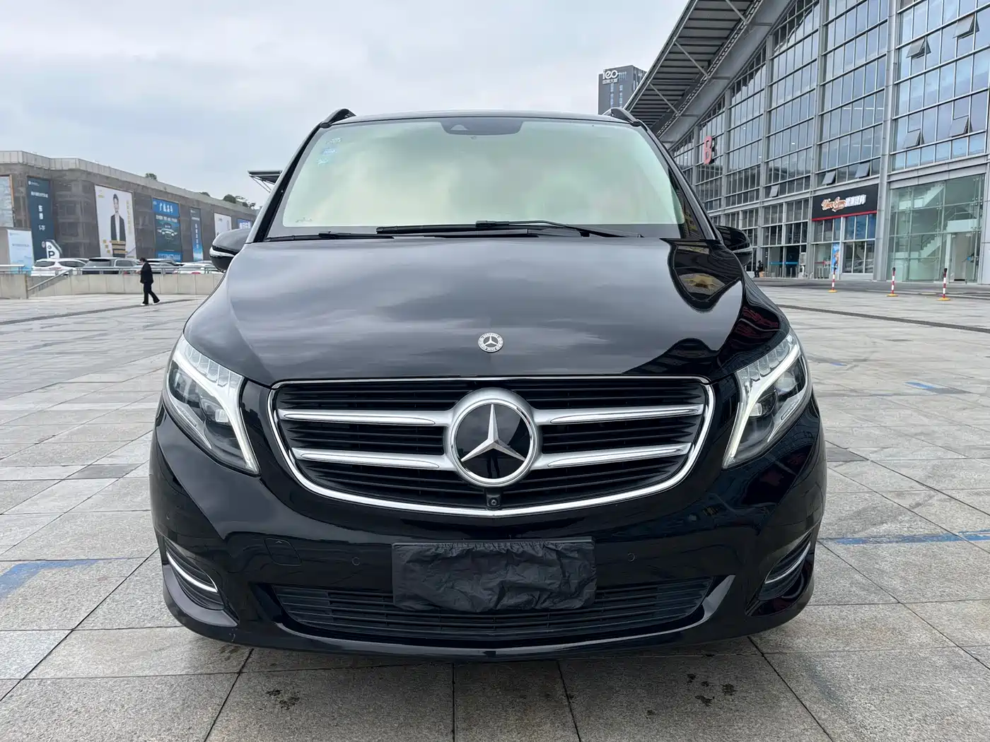 Mercedes-Benz V-Class 2017 Model V 260 L Premium Extended Edition фото 2