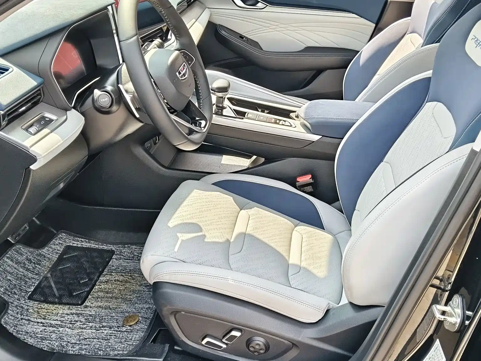 Фото 4 - Geely Preface