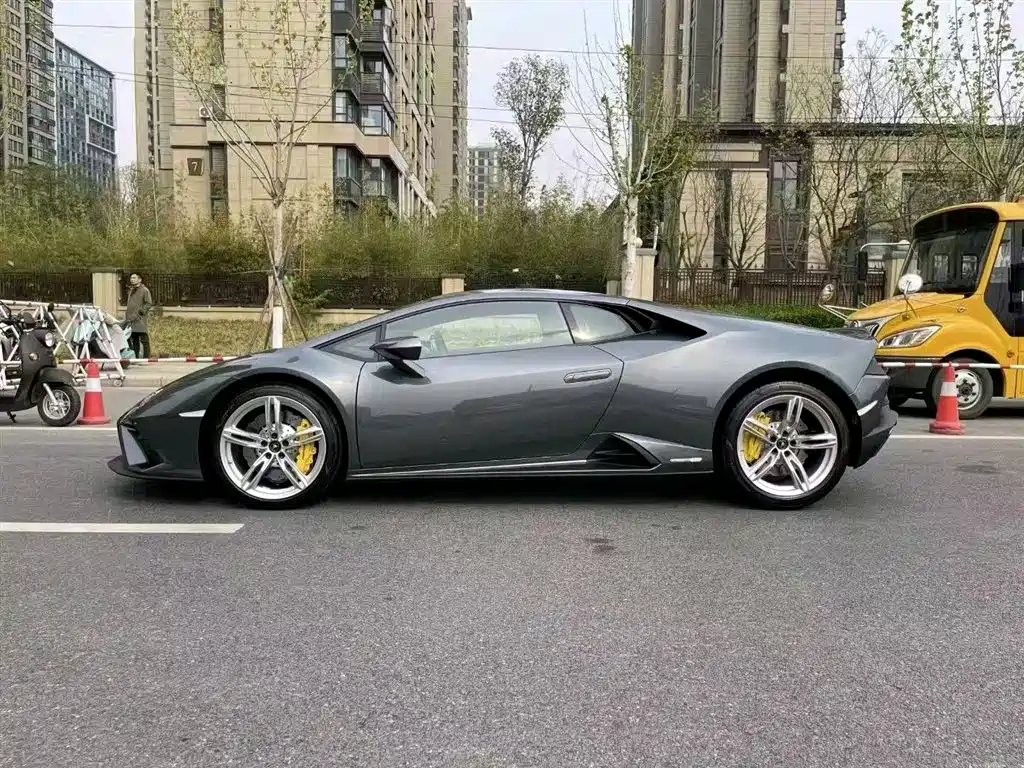 LAMBORGHINI HURACÁN
