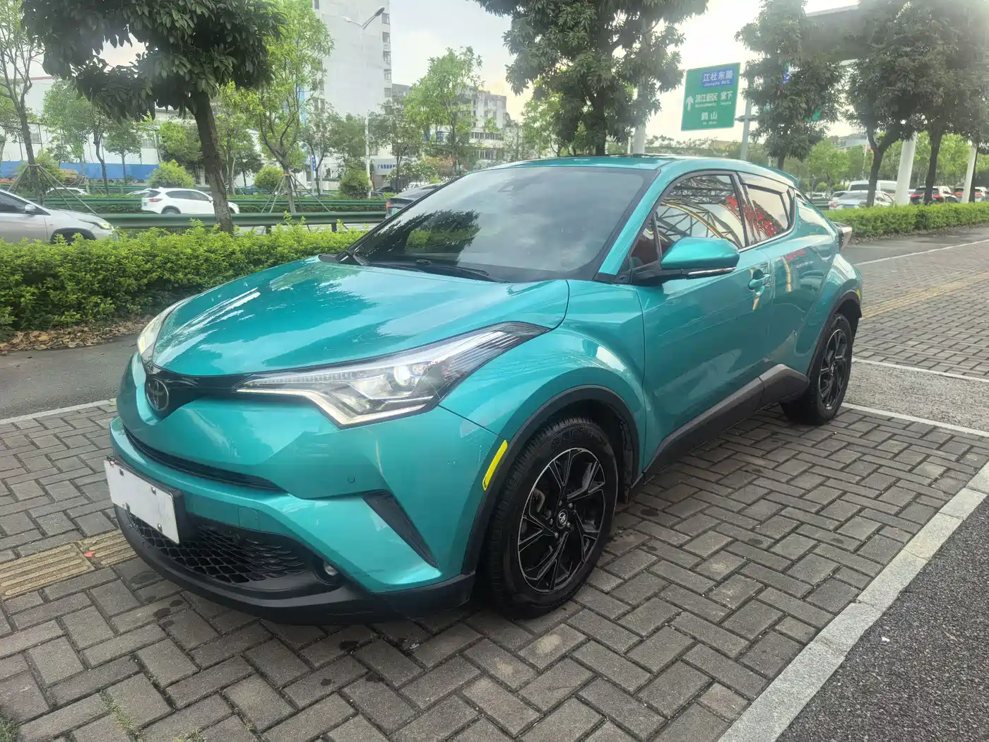 Toyota C-HR 2018 Model 2.0L Luxury Sunroof Version China V