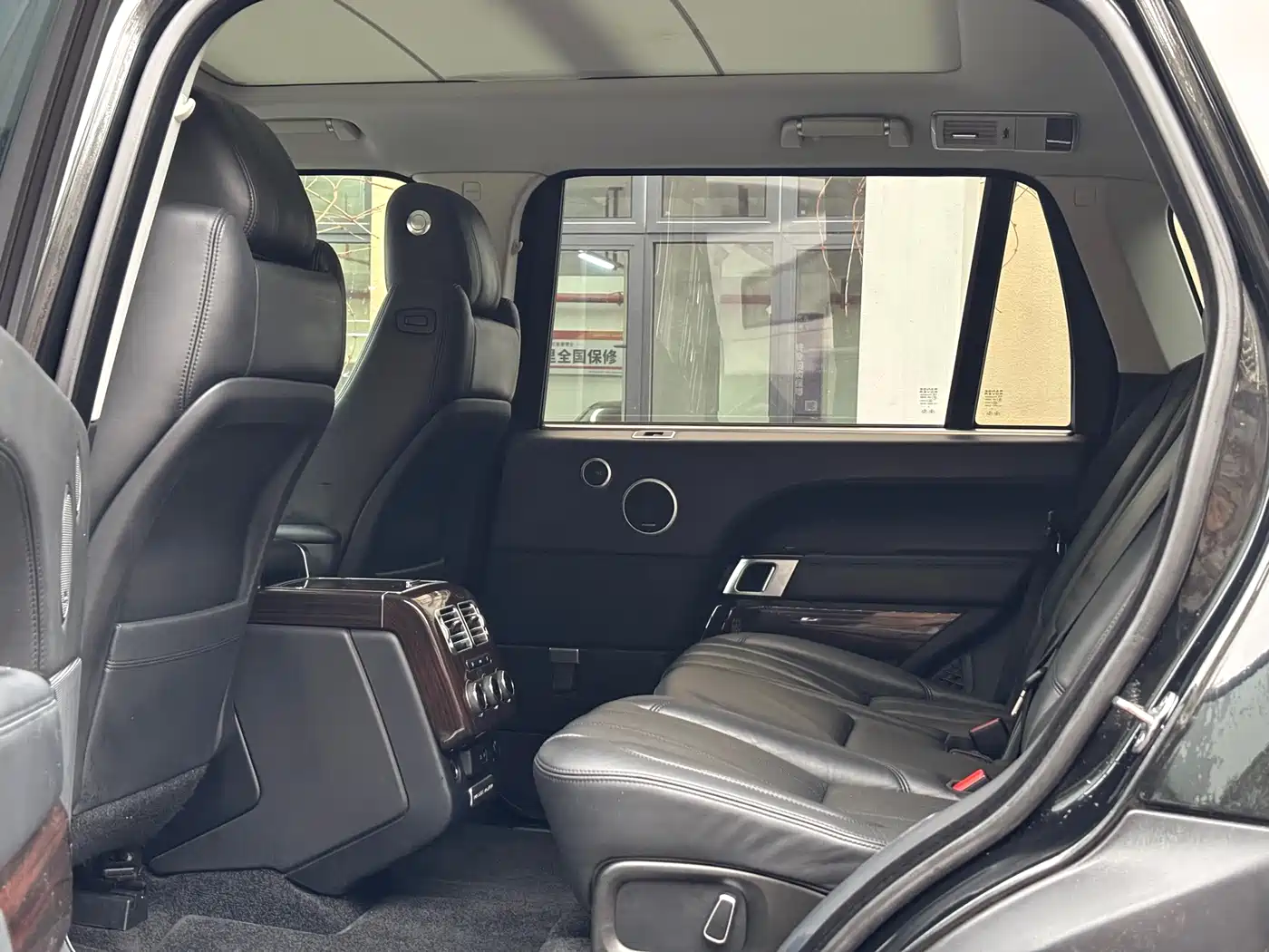Land Rover Range Rover 2015 3.0 SC V6 Vogue SE Genesis Extended Edition фото 11