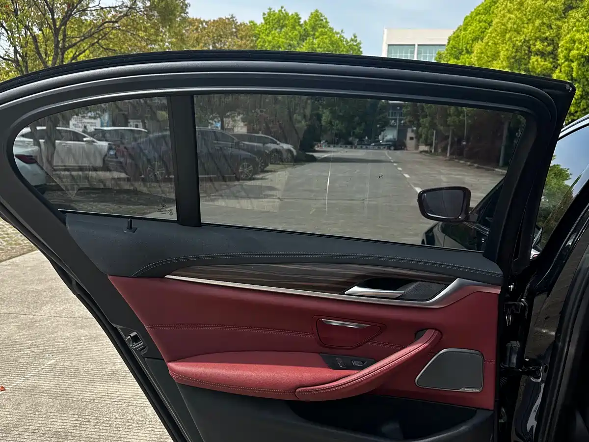 BMW 5 Series 2023 530Li Leading M Sport Package фото 10