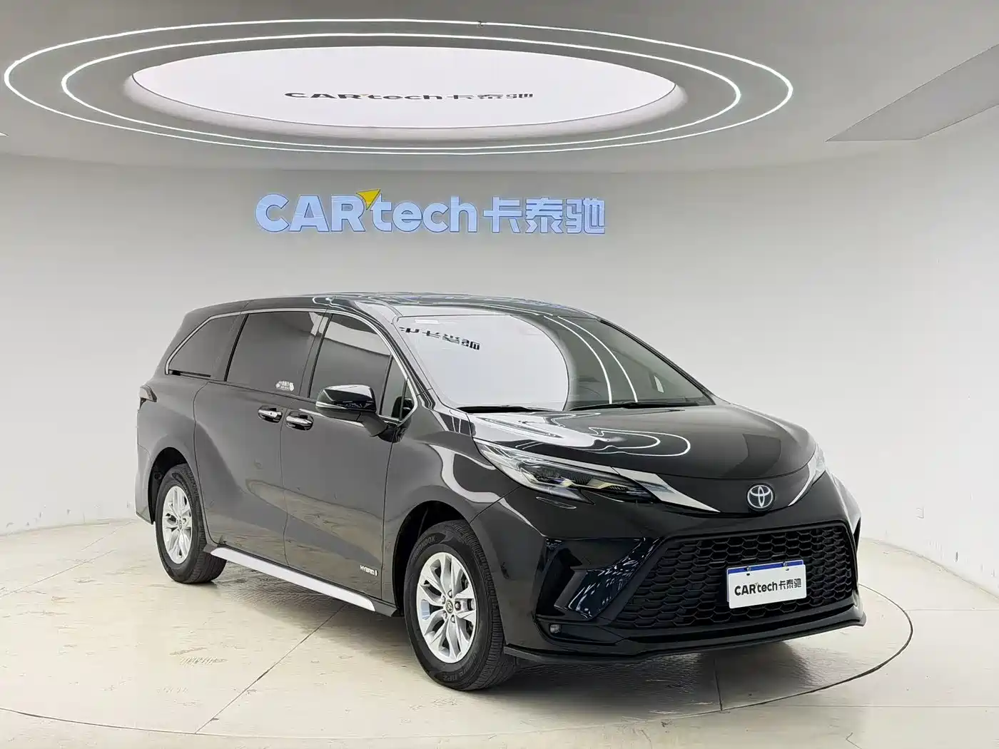 Toyota Granvia 2024 2.5L Hybrid Comfort фото 3