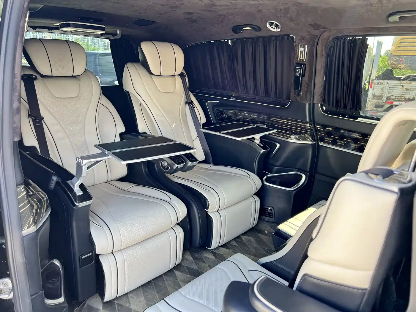 Mercedes-Benz V-Class 2020 Model V 260 L Long Wheelbase Luxury фото 19