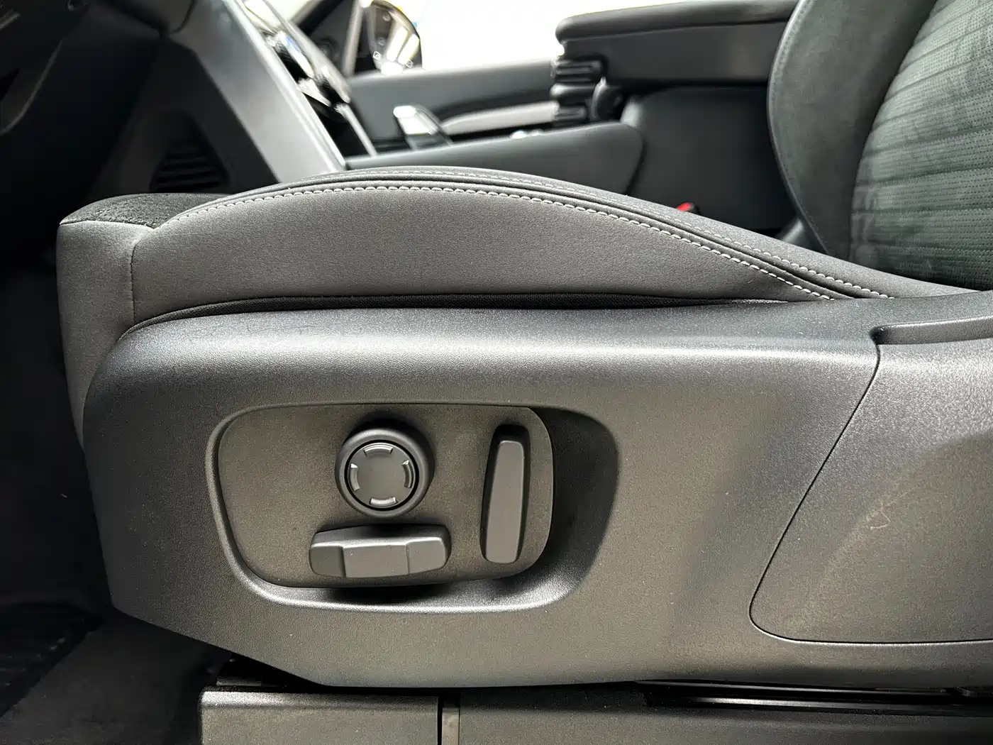 Land Rover Discovery 2021 360PS R-Dynamic S фото 6