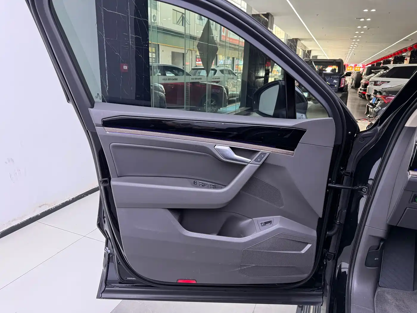 Volkswagen Touareg 2021 2.0TSI R-Line фото 8