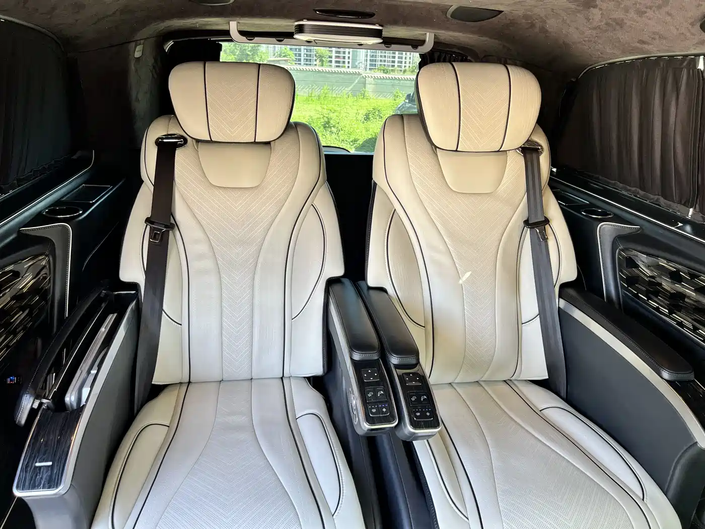 Mercedes-Benz V-Class 2020 Model V 260 L Long Wheelbase Luxury фото 16