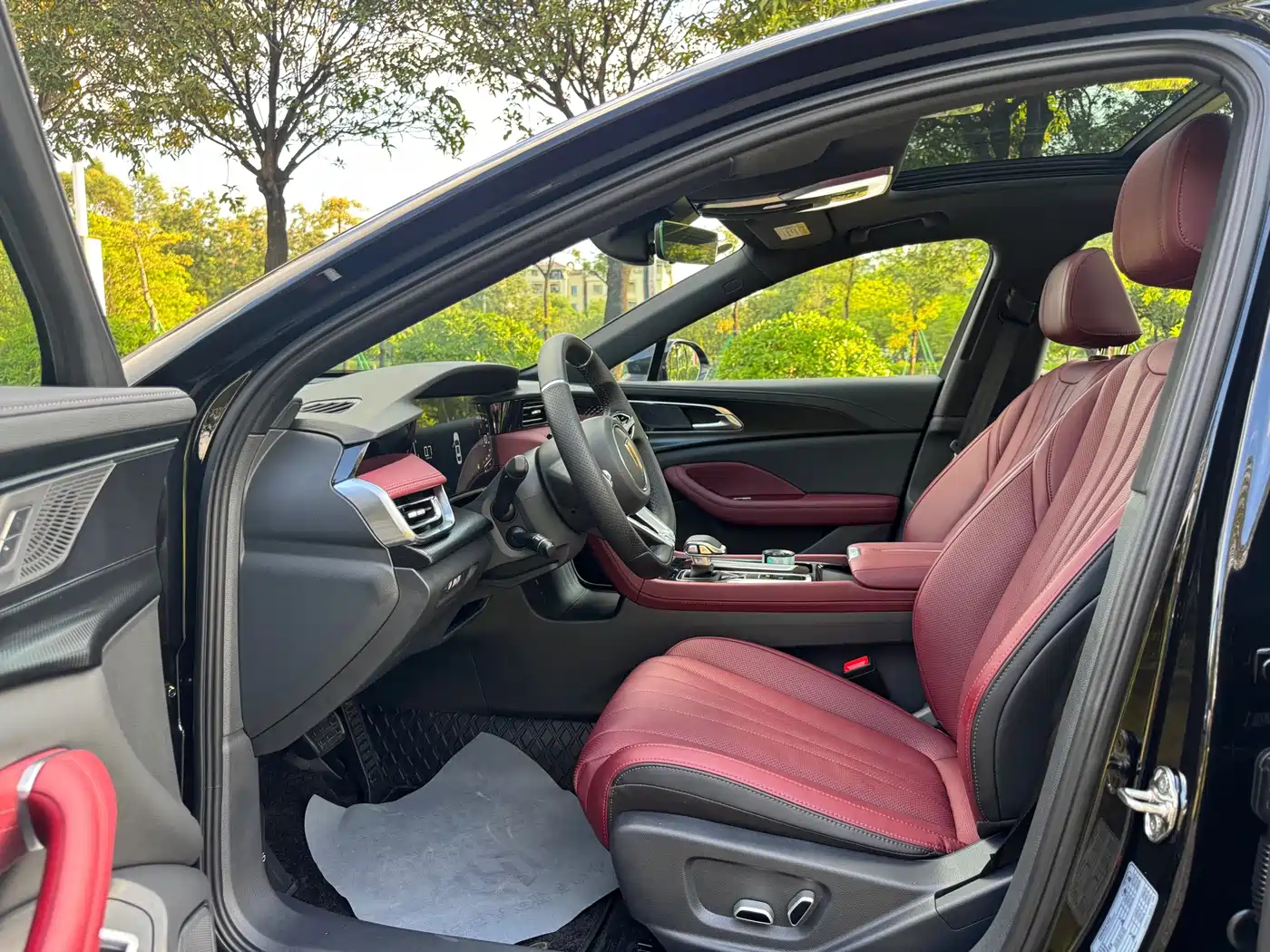 Hongqi H5 2026 2025 1.5T DCT Mystic Shadow 2 Million Edition