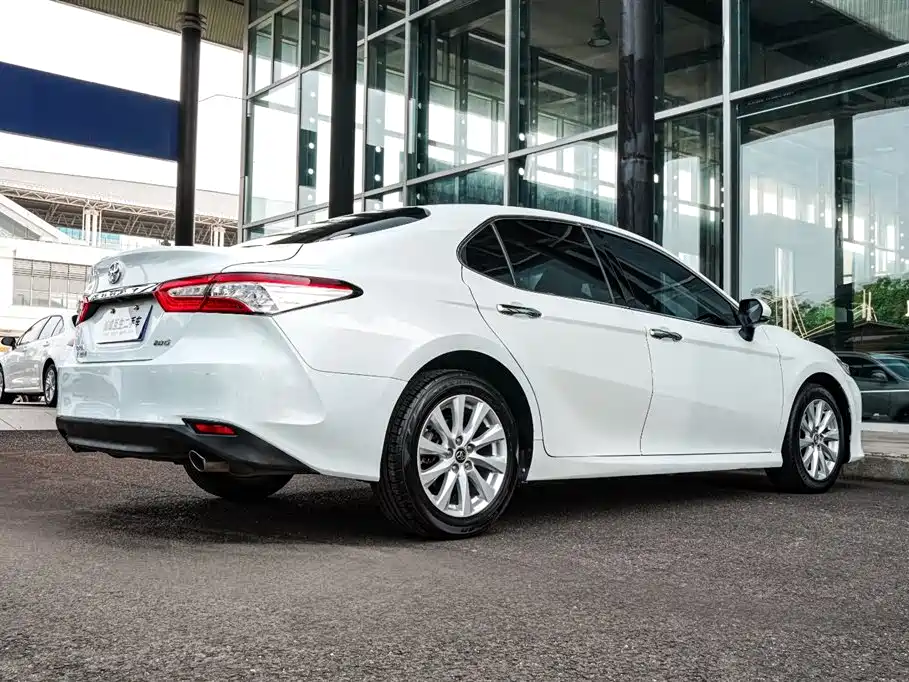 Toyota Camry 2018 2.0G Luxury Edition фото 6