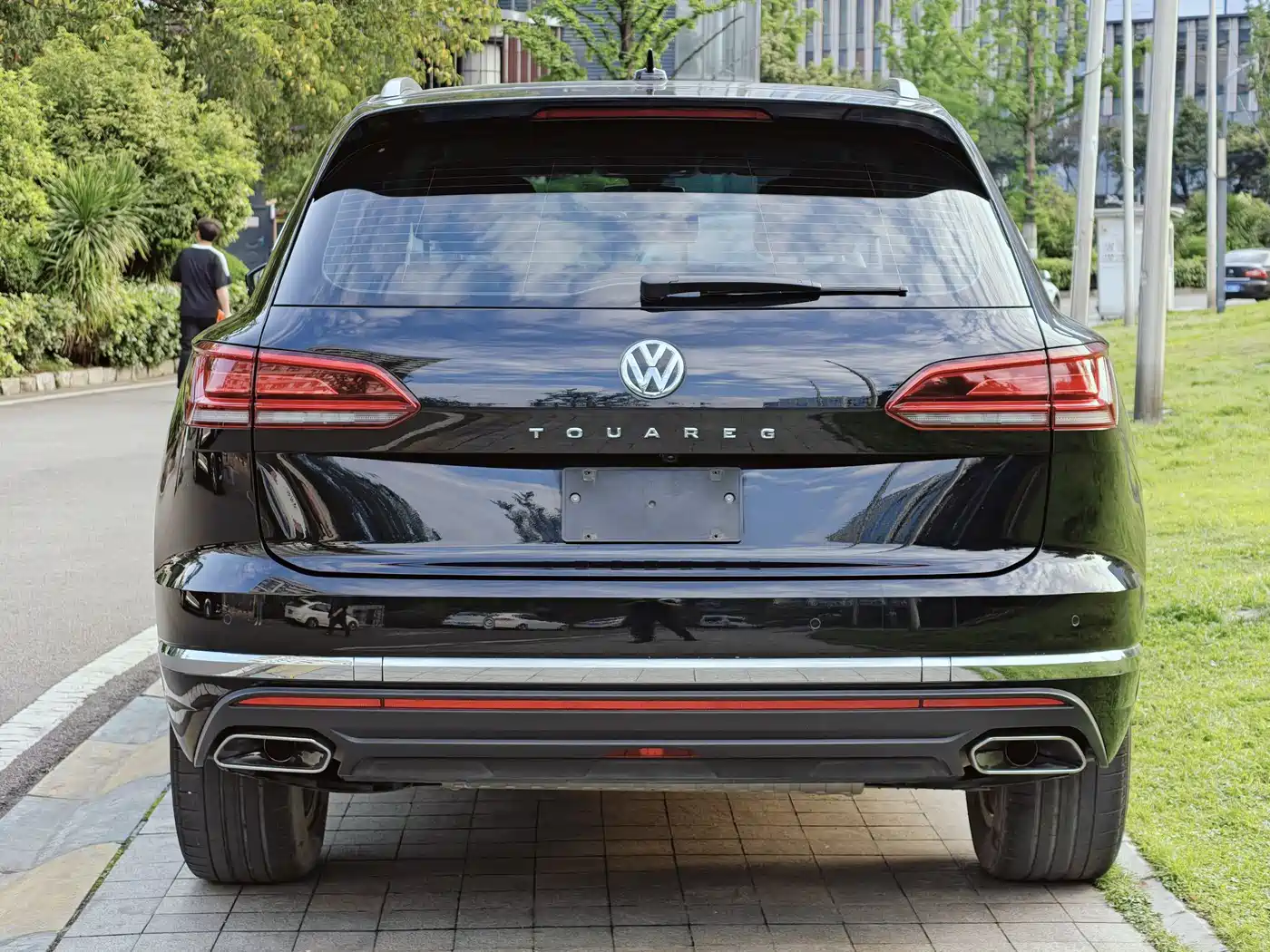 VOLKSWAGEN TOUAREG