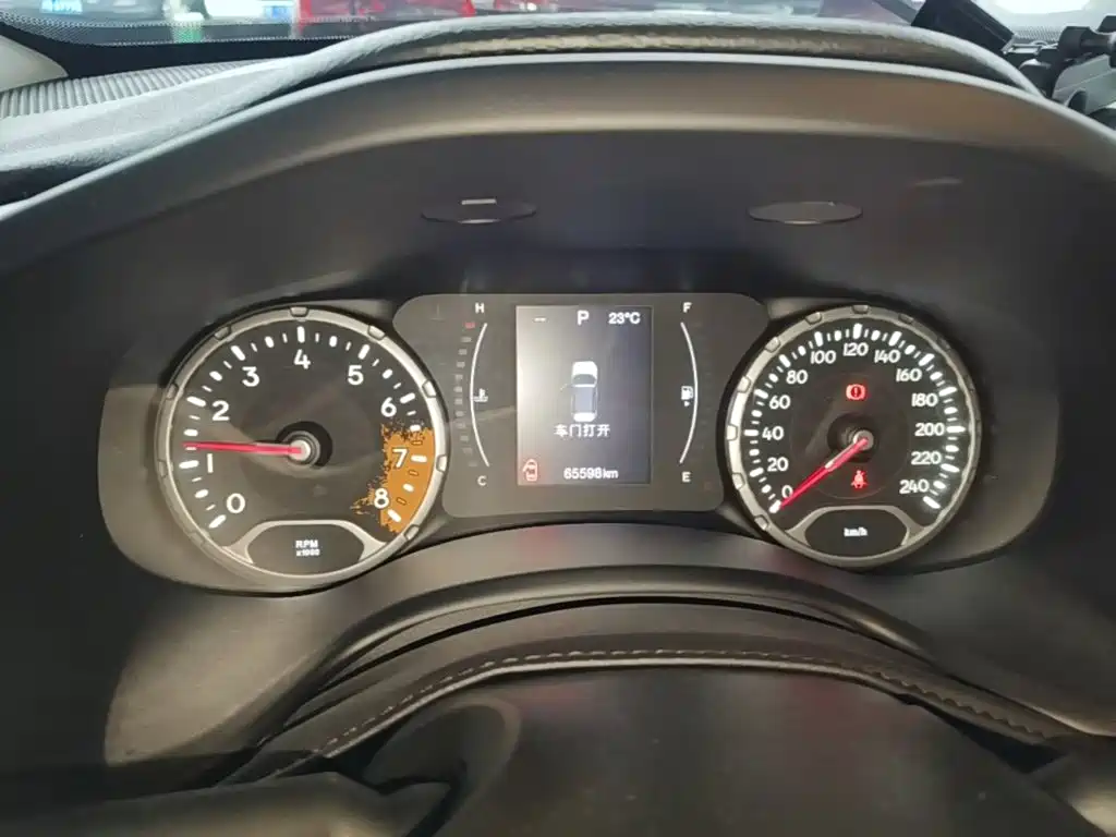 Photo 12 - Jeep Renegade