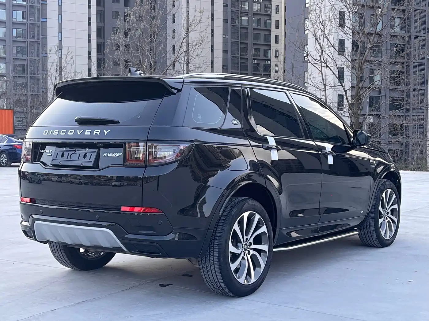 Land Rover Discovery Sport 2022 249PS Metropolis Edition 5-Seater фото 7