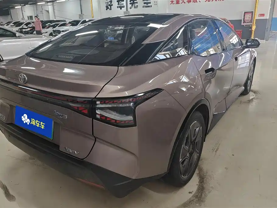 Toyota bZ3 2023 616km Long Range Premium фото 3