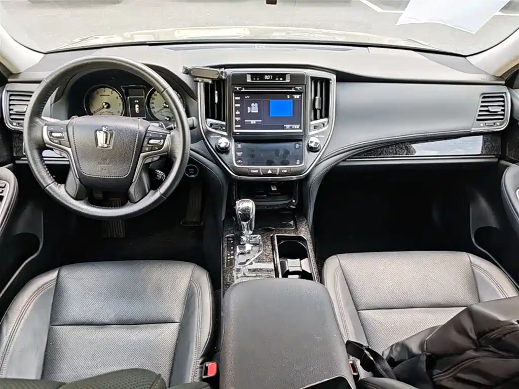 Toyota Crown 2018 2.0T Fashion Edition фото 16