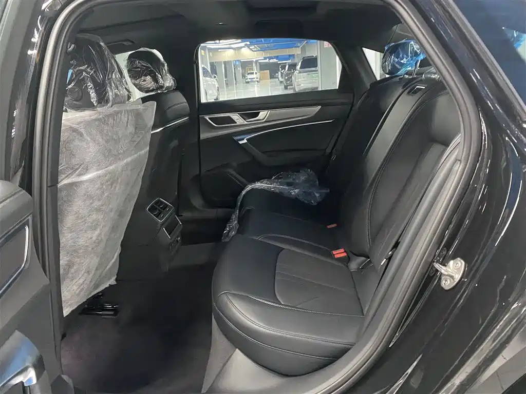 Audi A6L 2025 40 TFSI Luxury Sport фото 6