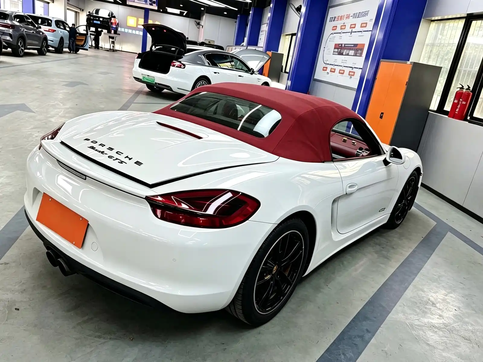Photo 4 - Porsche Boxster