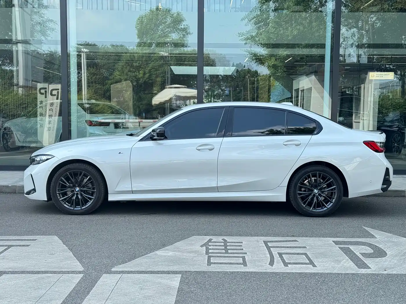 BMW 3 Series 2024 325Li M Sport Shadowline Package фото 4
