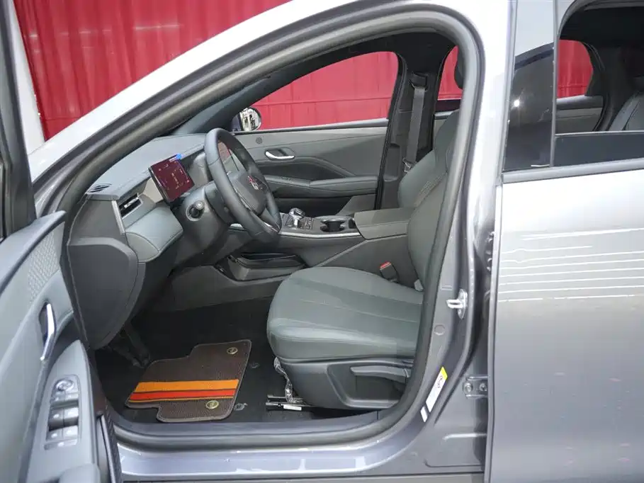 BYD Qin PLUS 2025 DM-i Smart Drive 55KM Leader фото 11