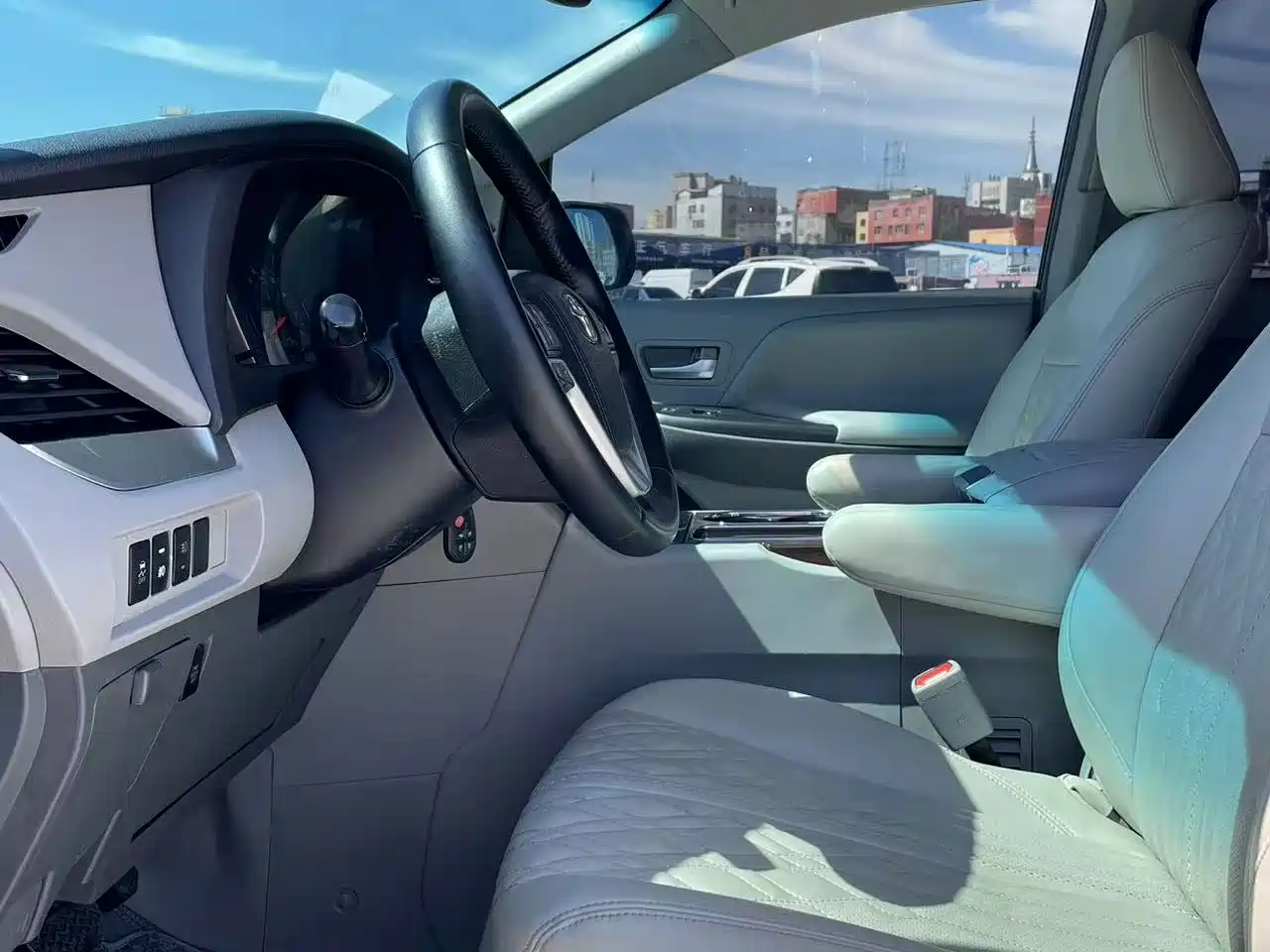 Toyota Sienna 2015 3.5L 4WD L фото 7