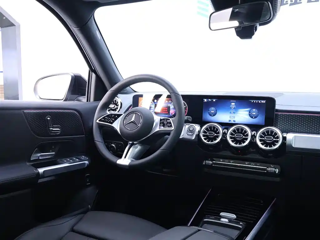 MERCEDES-BENZ GLB