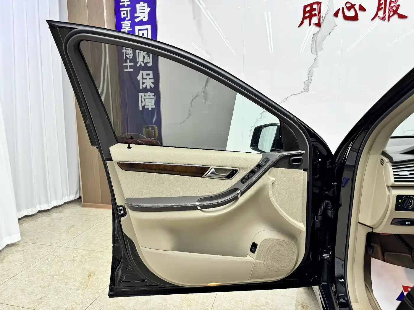 Mercedes-Benz R-Class 2011 R 350 L 4MATIC фото 17