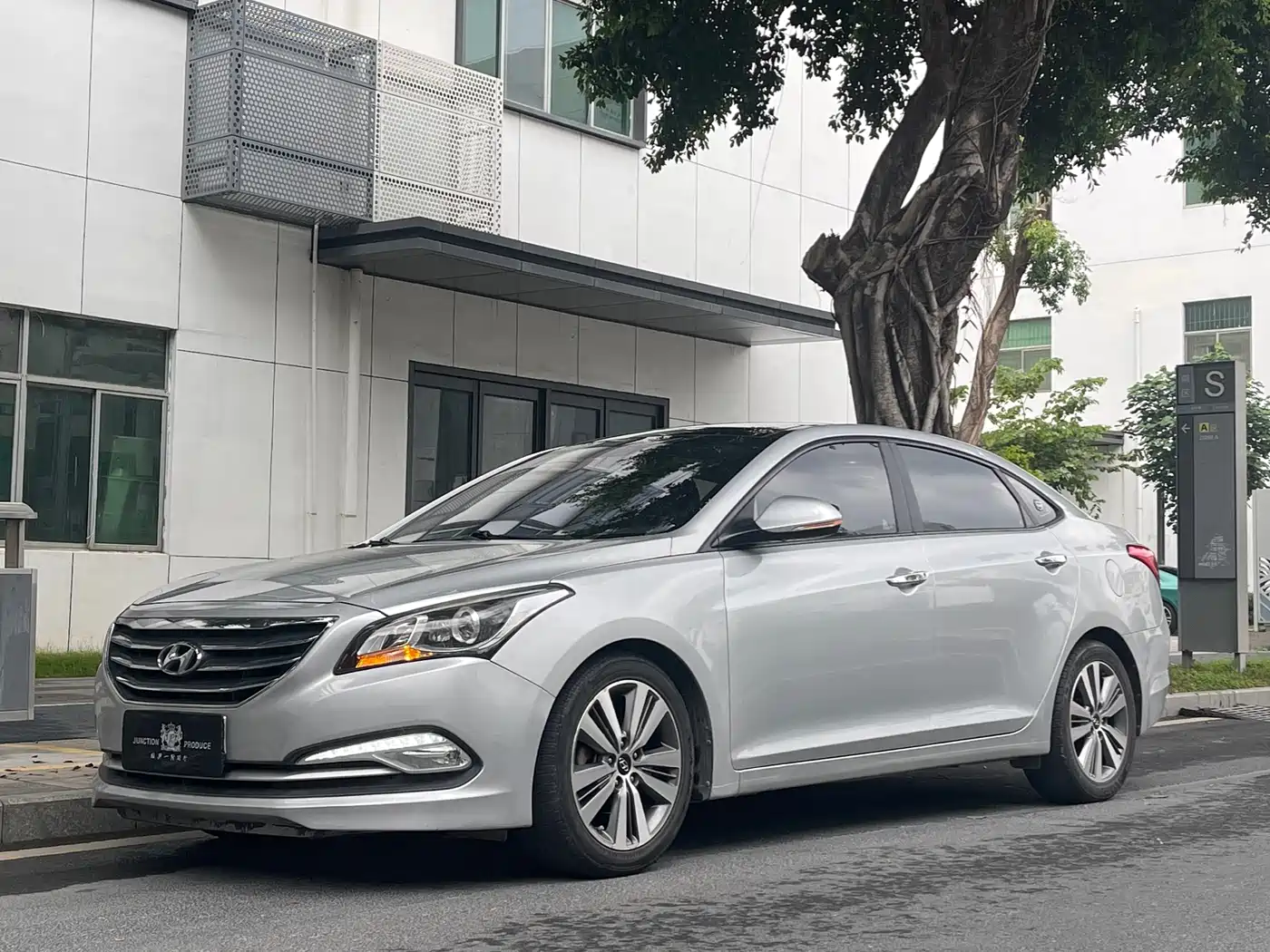 Hyundai Mistra 2014 1.8L Auto Premium DLX