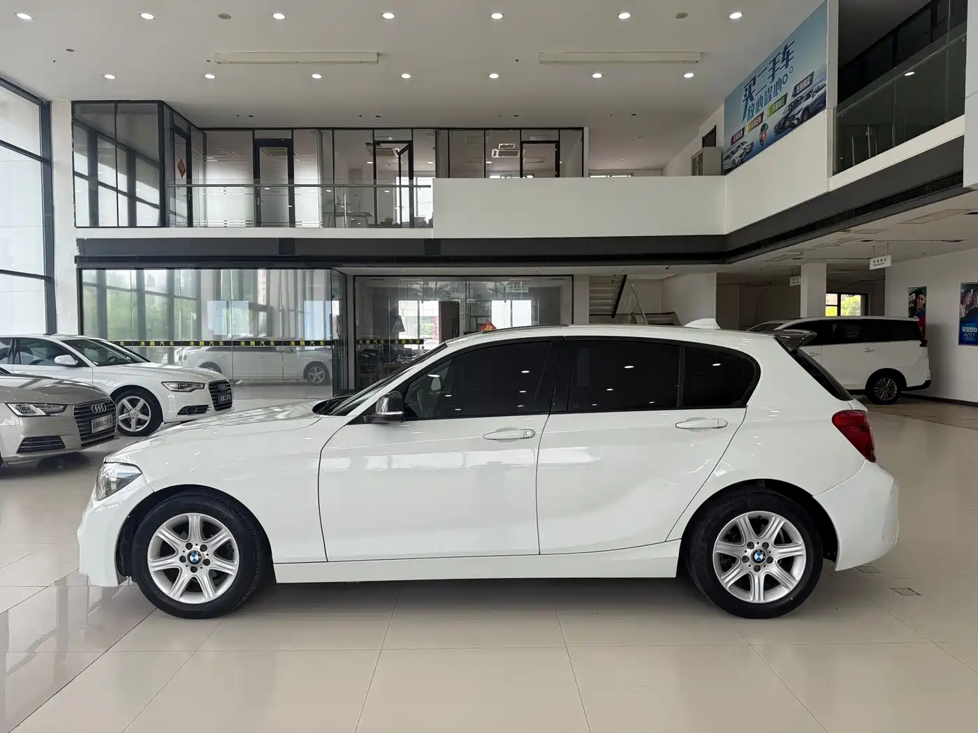 BMW 1 Series (Import) 2013 Facelift 116i Leading Model фото 2