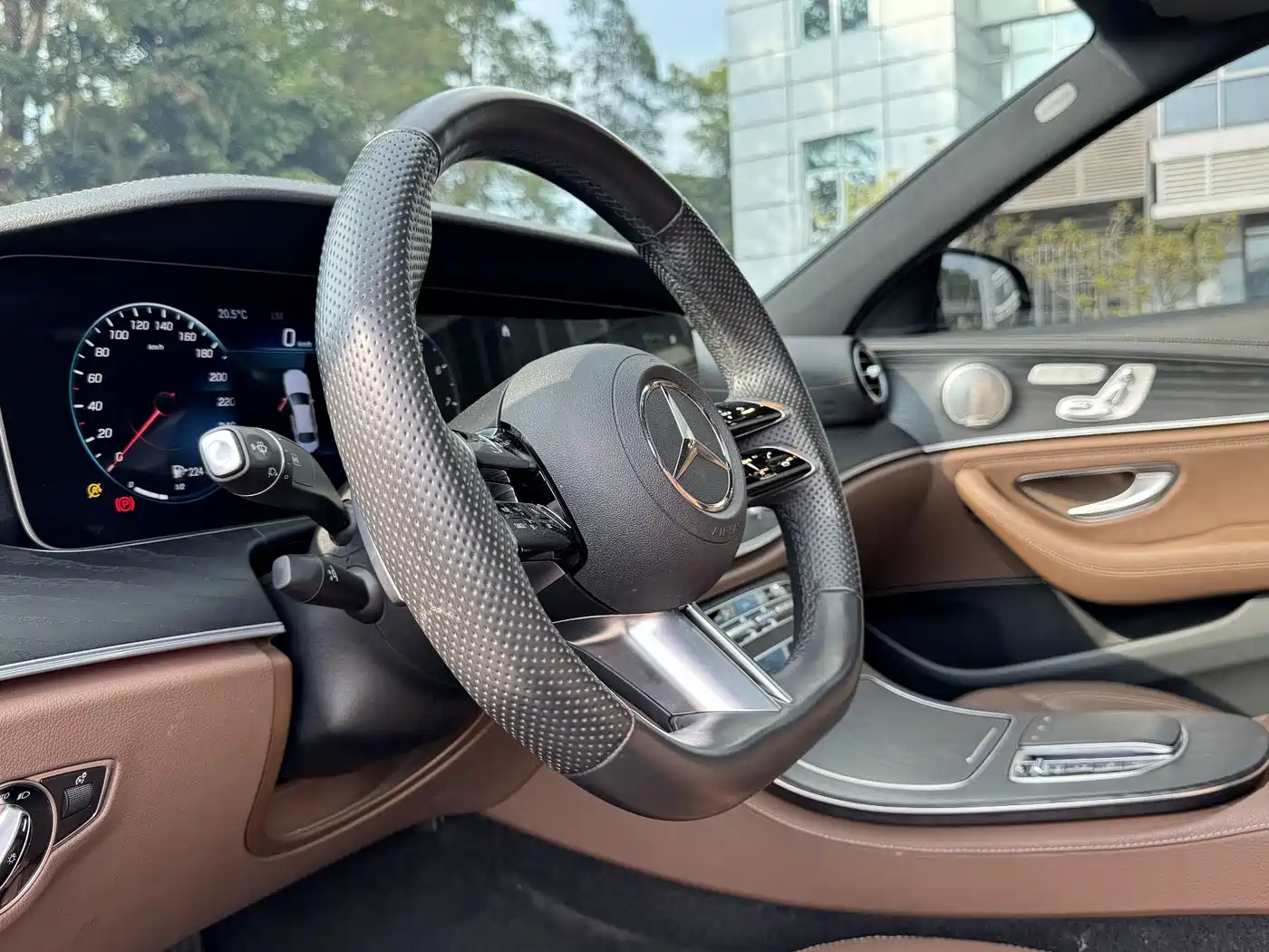 Mercedes-Benz E-Class 2022 E 300 L Sport Luxury фото 6