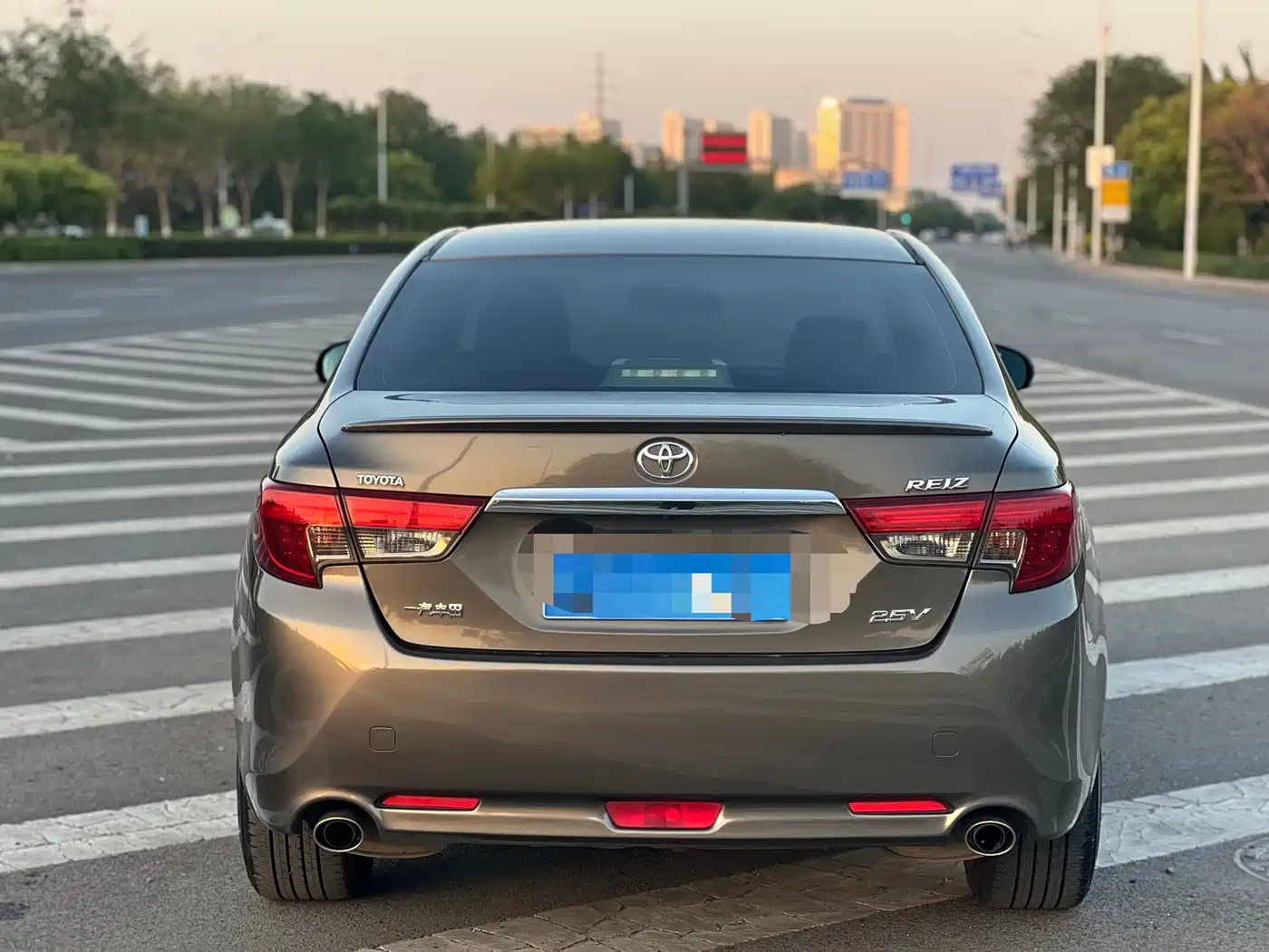 Toyota Reiz 2013 2.5V Premium Edition фото 18