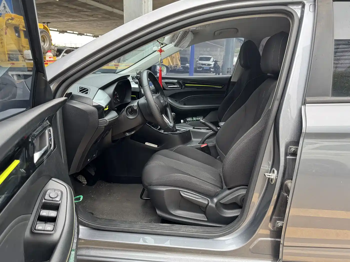 Фото 7 - Roewe i5