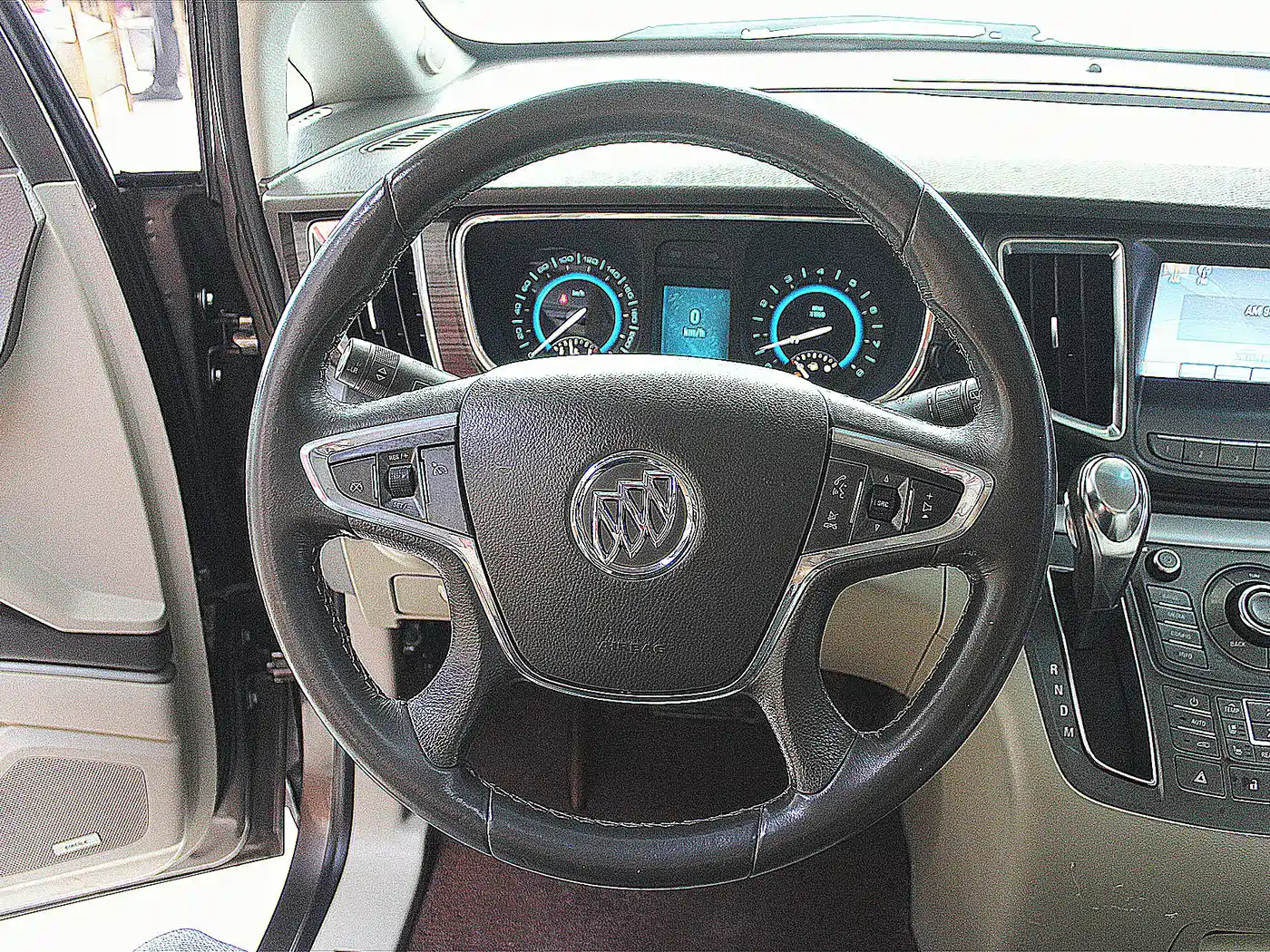 Buick GL8 2013 3.0L XT Luxury Business Flagship Edition фото 5
