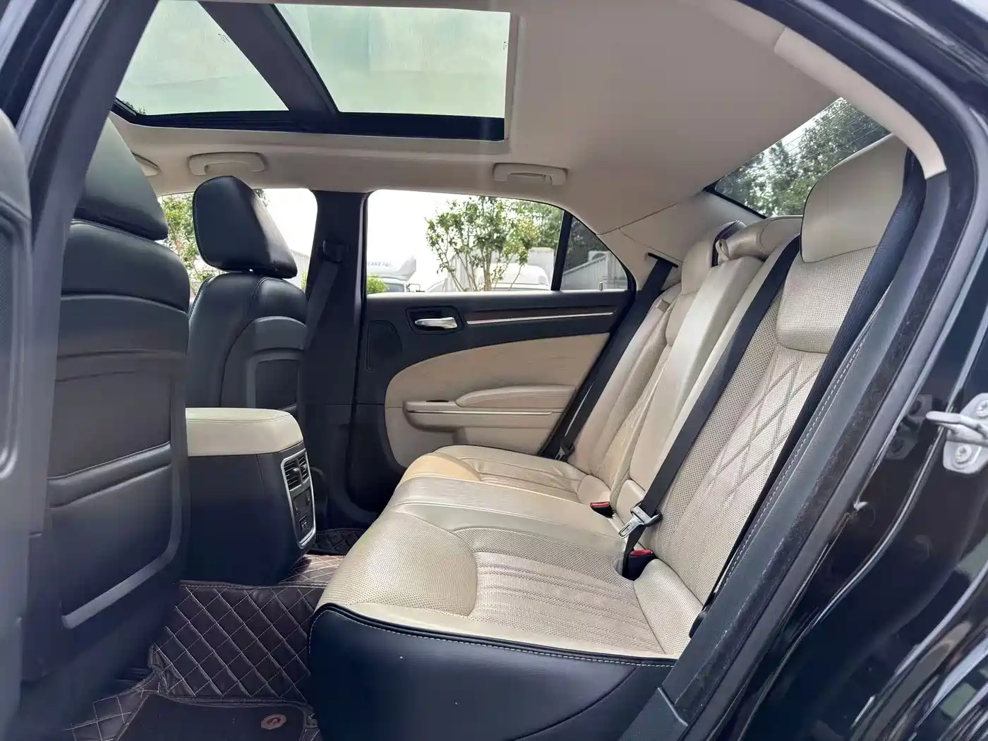 Chrysler 300C (Import) 2018 2016 3.0L Beyond Edition