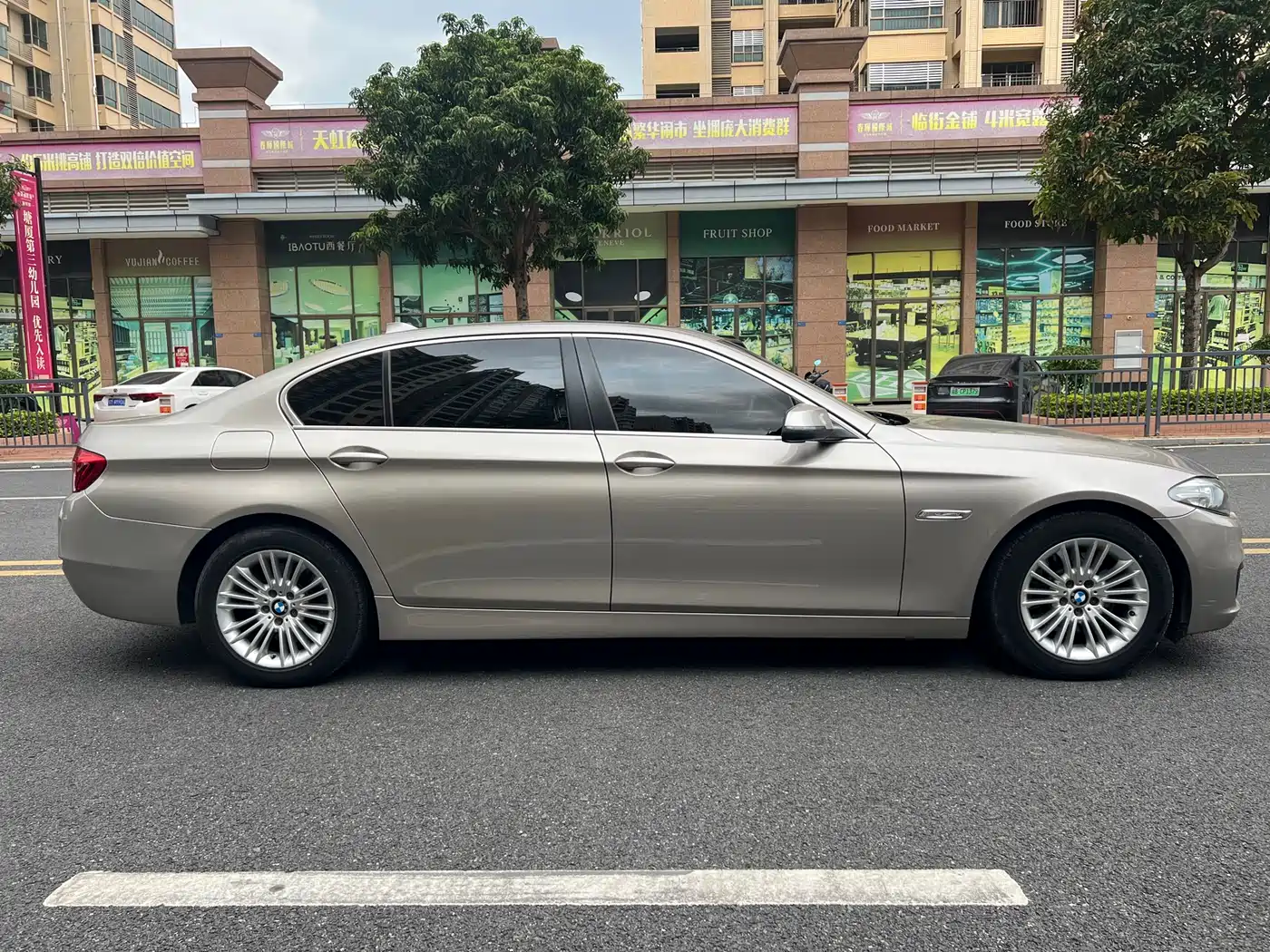 BMW 5 Series 2014 525Li Leading фото 7