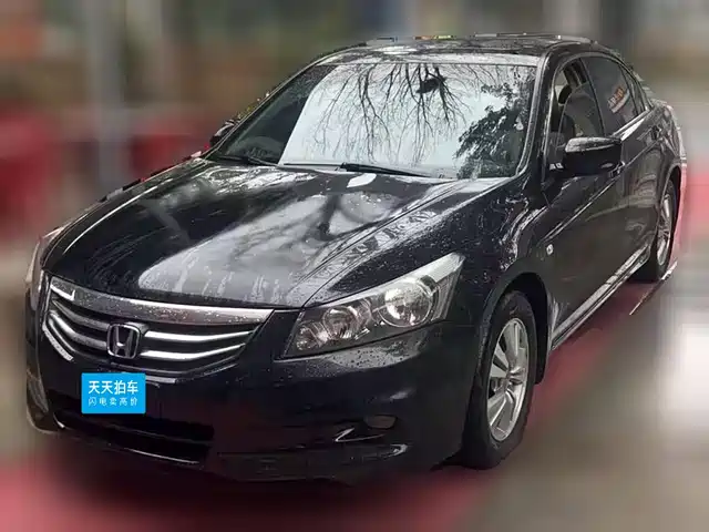Honda Accord 2011 Model 2.0L EX — фото 1
