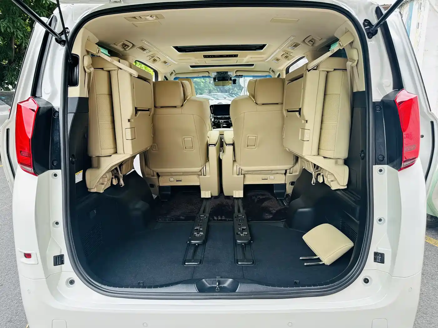 Toyota Alphard 2021 Hybrid 2.5L Ultimate фото 24
